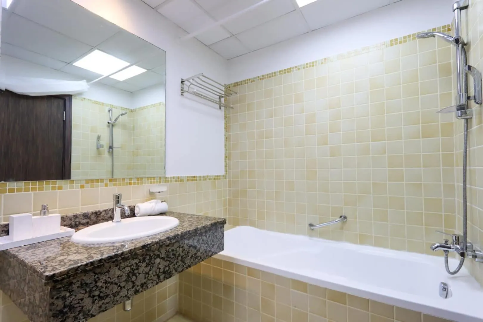Livbnb-Serene 2Bhk Apartment With Marina Views Dubai