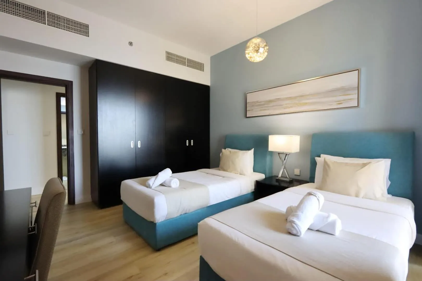 Livbnb-Serene 2Bhk Apartment With Marina Views Dubai